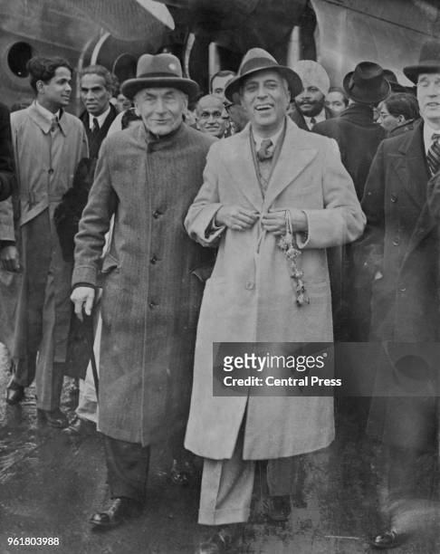 British Labour politician Frederick Pethick-Lawrence, 1st Baron Pethick-Lawrence , the Secretary of State for India and Burma, meets Indian statesman...