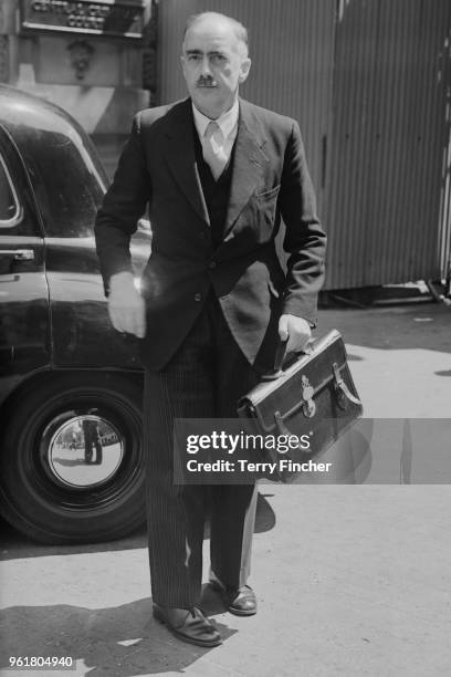 Dr Lewis Charles Nickolls, Chief of the Forensic Science Laboratory at Scotland Yard, appears at the Old Bailey in London during the trial of serial...