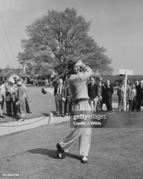 Australian golfer Norman Von Nida takes part in the Dunlop 2,000 Guineas golf tournament at Sunningdale, UK, 29th April 1952.