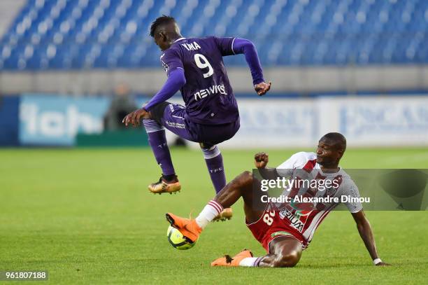 Moussa Maazou of Ajaccio and Yaya Sanogo of Toulouse during the Ligue 1 playoff match between AC Ajaccio and FC Toulouse at Stade de la Mosson on May...