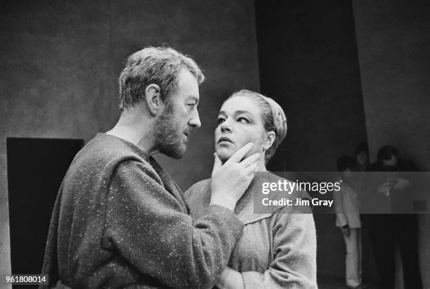 English actor Sir Alec Guinness as Macbeth and French actress Simone Signoret as Lady Macbeth during a rehearsal for Shakespeare's 'Macbeth' at the...