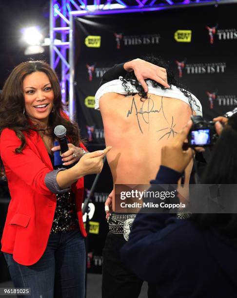 Radio DJ Egypt Sherrod points to a tattoo of Michael Jackson's autograph on impersonator Pete Carter's back during the Michael Jackson's 'This Is It'...