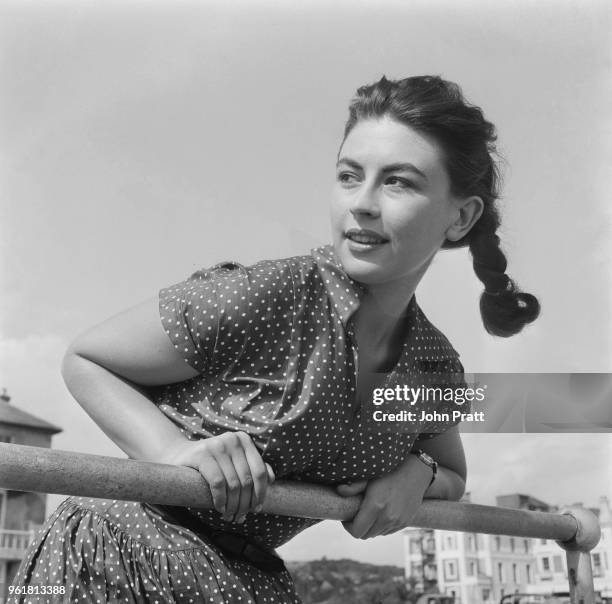 English actress Nanette Newman in Hythe, where she is performing with the Under Thirty repertory theatre group, 1953.