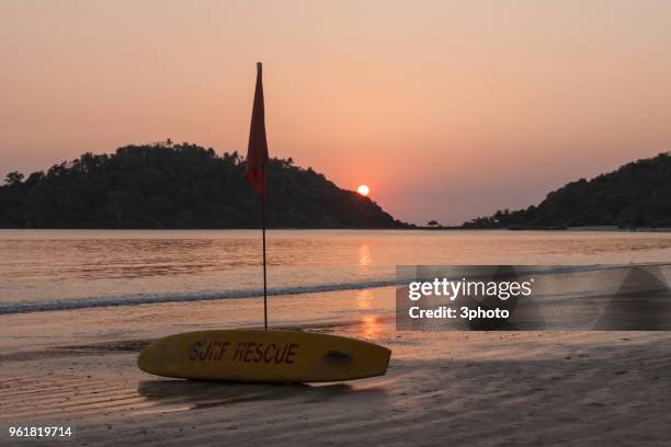 surf rescue board at the sunset beach - palolem beach stock pictures, royalty-free photos & images