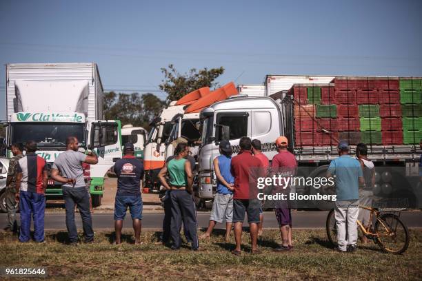 Truck drivers gather on BR 040 highway during a protest against rising fuel prices in Luziania, Brazil, on Wednesday, May 23, 2018. Brazilian...