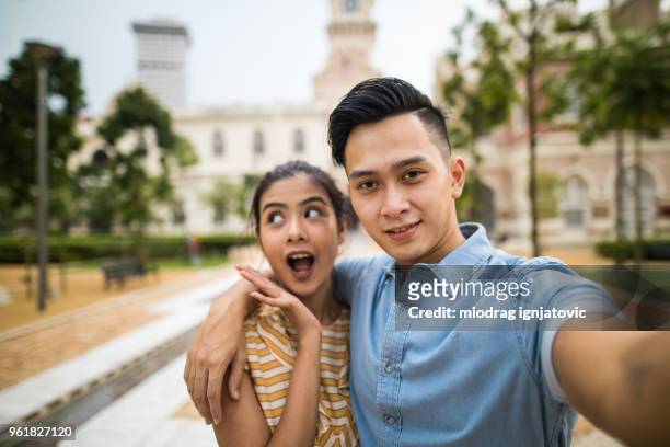 selfie zeit  - malaysian culture stock-fotos und bilder
