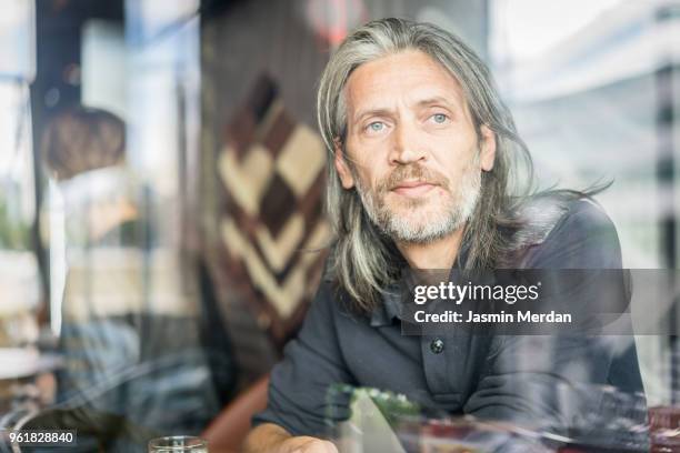 man sitting in coffeeshop - double exposure portrait city stock-fotos und bilder