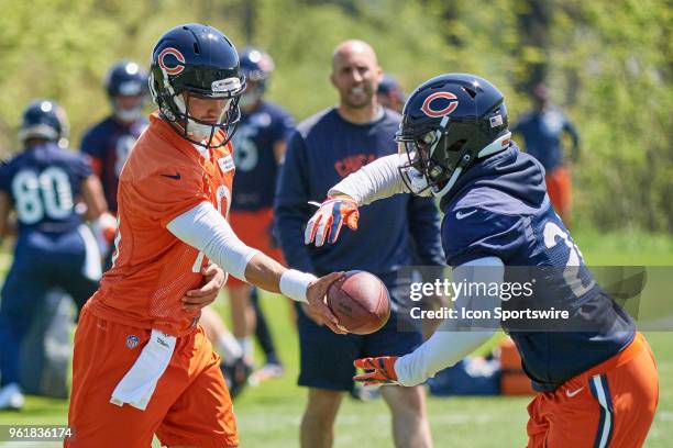 Chicago Bears quarterback Mitchell Trubisky hands the football to Chicago Bears running back Jordan Howard during the Bears OTA session on May 23,...