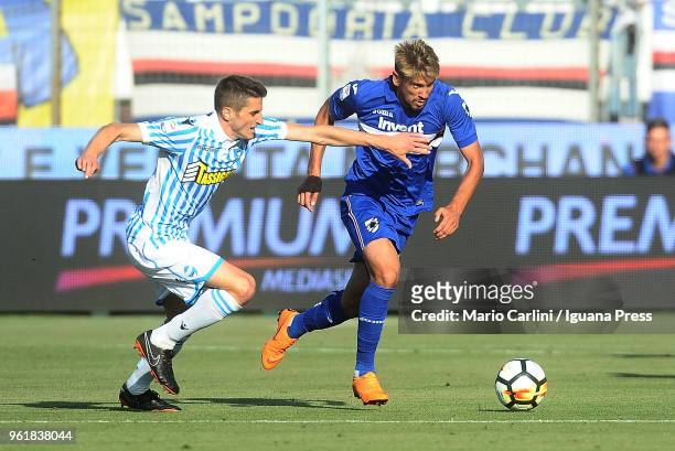 Gaston Ramirez of UC Sampdoria in action during the serie A match between Spal and UC Sampdoria at Stadio Paolo Mazza on May 20, 2018 in Ferrara,...
