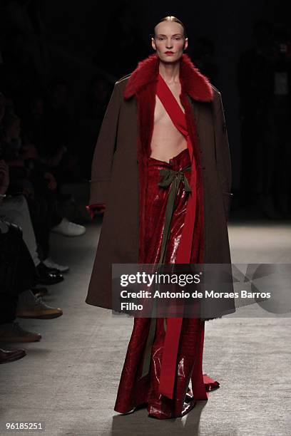 Models walk the runway at the Josephus Thimister Haute-Couture fashion show during Paris Fashion Week Spring/Summer 2010 at the Palais De Tokyo on...