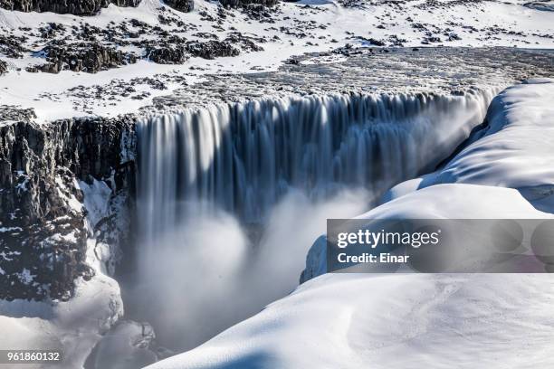 dettifoss iceland - catarata dettifoss fotografías e imágenes de stock