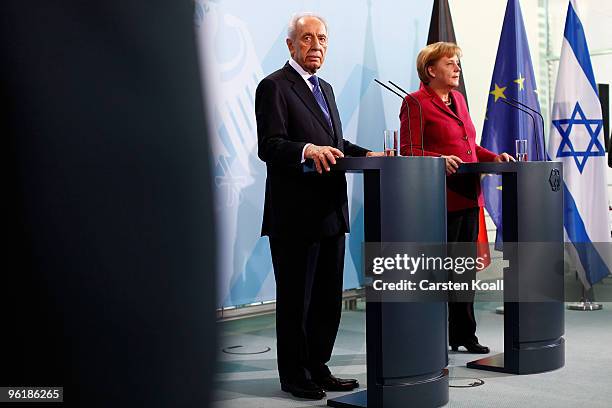 Israeli President Shimon Peres attends a press conference with German Chancellor Angela Merkel at the Chancellery on January 26, 2010 in Berlin,...