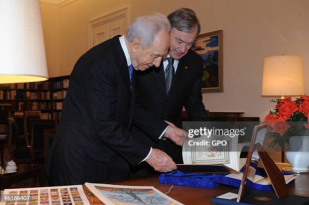 In this handout image supplied by the Israeli Government Press Office , Israeli President Shimon Peres visits the library with German President Horst...