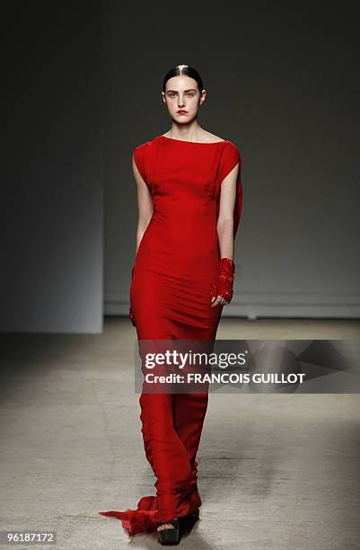 Model presents a creation by Dutch designer Josephus Thimister during the spring-summer 2010 haute couture collection show on January 24, 2010 in...