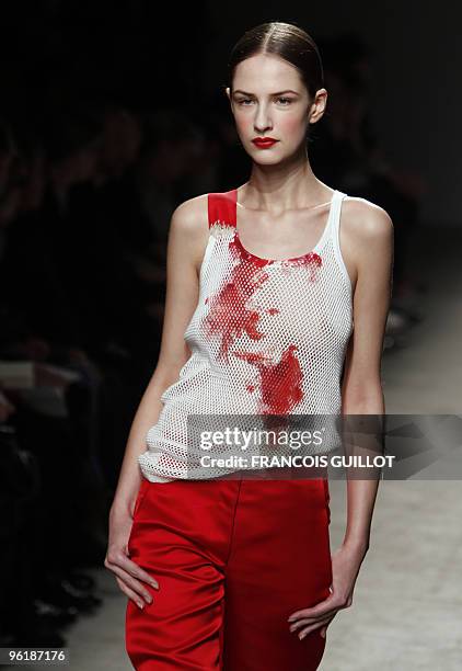 Model presents a creation by Dutch designer Josephus Thimister during the spring-summer 2010 haute couture collection show on January 24, 2010 in...