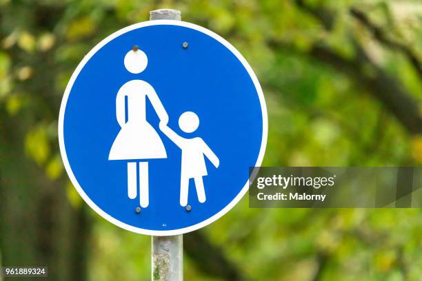 pedestrian zone sign in front of green trees. - pedestrian walkway stock pictures, royalty-free photos & images