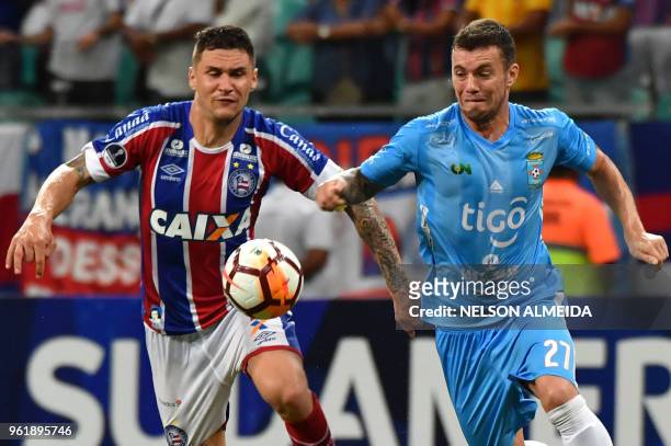 Hugo Bargas of Bolivia's Blooming, vies for the ball with Tiago Pagnussat of Brazil's Bahia, during their 2018 Copa Sudamericana football match held...
