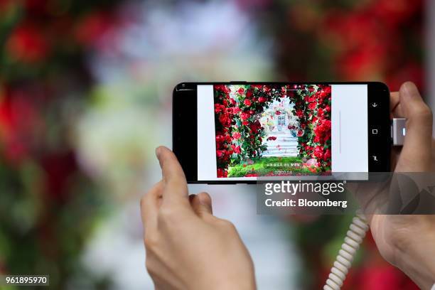 Visitor uses the super slow-motion video function on a Samsung Electronics Co. Galaxy S9 smartphone at the World IT Show 2018 in Seoul, South Korea,...