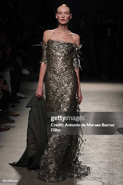 Models walk the runway at the Josephus Thimister Haute-Couture fashion show during Paris Fashion Week Spring/Summer 2010 at the Palais De Tokyo on...