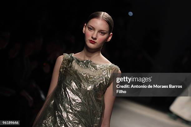 Models walk the runway at the Josephus Thimister Haute-Couture fashion show during Paris Fashion Week Spring/Summer 2010 at the Palais De Tokyo on...