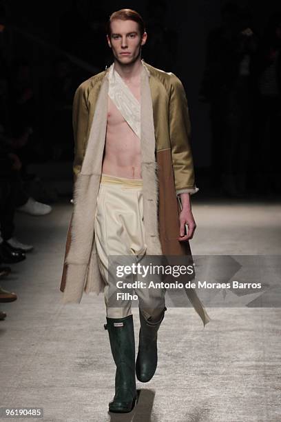 Models walk the runway at the Josephus Thimister Haute-Couture fashion show during Paris Fashion Week Spring/Summer 2010 at the Palais De Tokyo on...