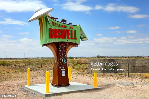 signo positivo de roswell - new mexico fotografías e imágenes de stock