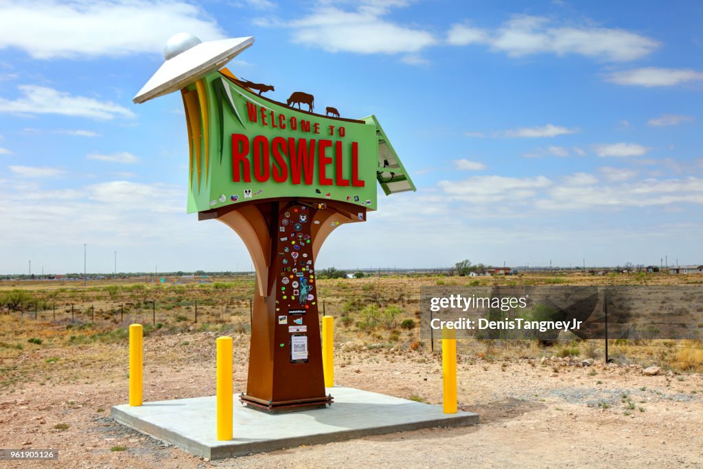 Roswell Welcome Sign