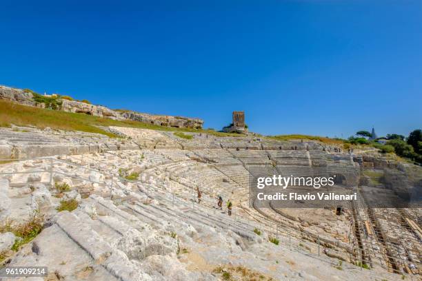 syracuse, grieks theater - sicilië, italië - klassiek theater stockfoto's en -beelden