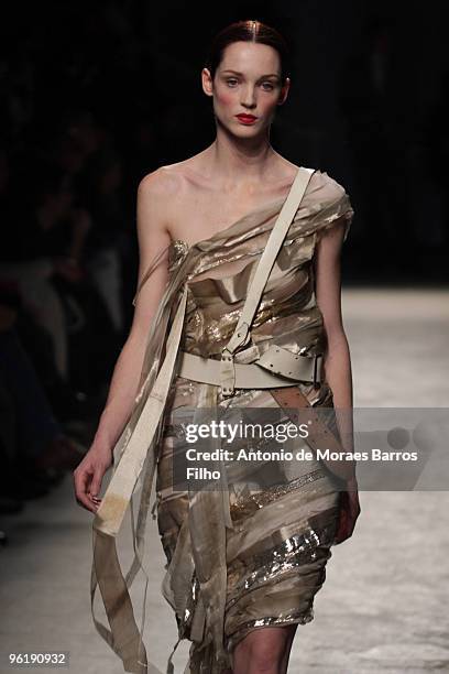 Models walk the runway at the Josephus Thimister Haute-Couture fashion show during Paris Fashion Week Spring/Summer 2010 at the Palais De Tokyo on...