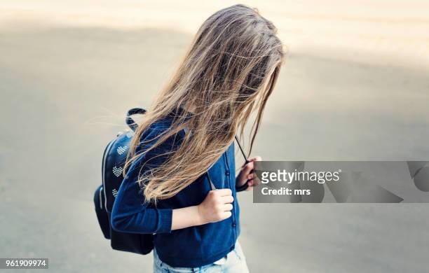 sad girl - child alone stockfoto's en -beelden
