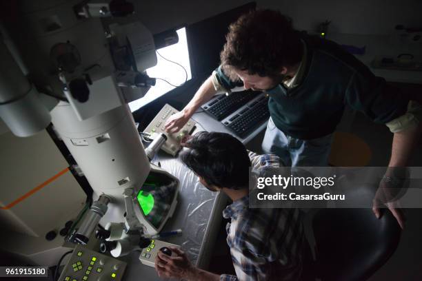scientists using field emission electron microscope - electron microscope stock pictures, royalty-free photos & images