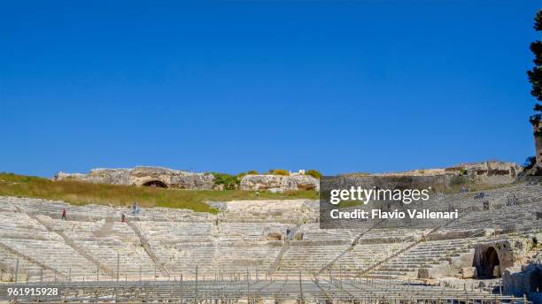 syracuse, grieks theater - sicilië, italië - klassiek theater stockfoto's en -beelden