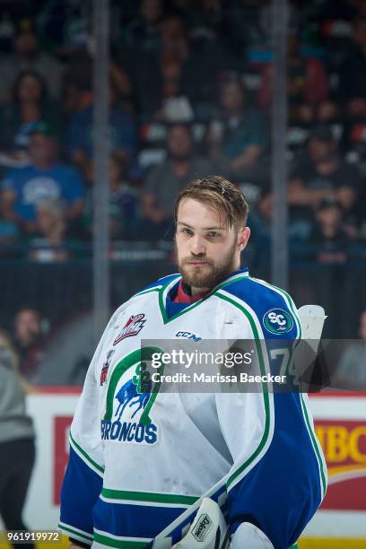 Stuart Skinner of Swift Current Broncos stands on the ice without his helmet during a time out against the Hamilton Bulldogs at Brandt Centre - Evraz...