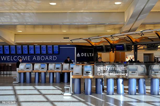 Delta Flight Check In 285 Delta Kiosk Stock Photos, High-Res Pictures, and Images - Getty Images
