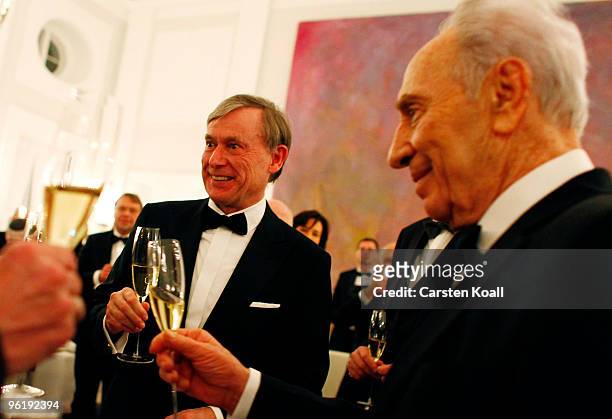German President Horst Koehler toast at a gala dinner in honour to Israeli President Shimon Peres on January 26, 2010 in Berlin, Germany. Peres is on...