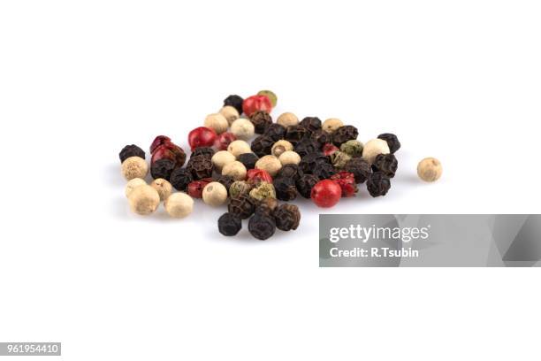 heap of various pepper peppercorns seeds mix on white - allspice stock-fotos und bilder