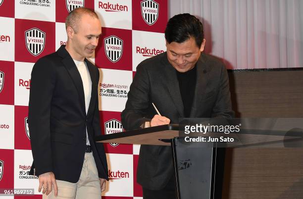 New player Andres Iniesta and RakutenInc. Ceo Hiroshi Mikitani attend a press conference at ANA Intercontinental Hotel on May 24, 2018 in Tokyo,...