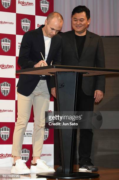 New player Andres Iniesta and RakutenInc. Ceo Hiroshi Mikitani attend a press conference at ANA Intercontinental Hotel on May 24, 2018 in Tokyo,...