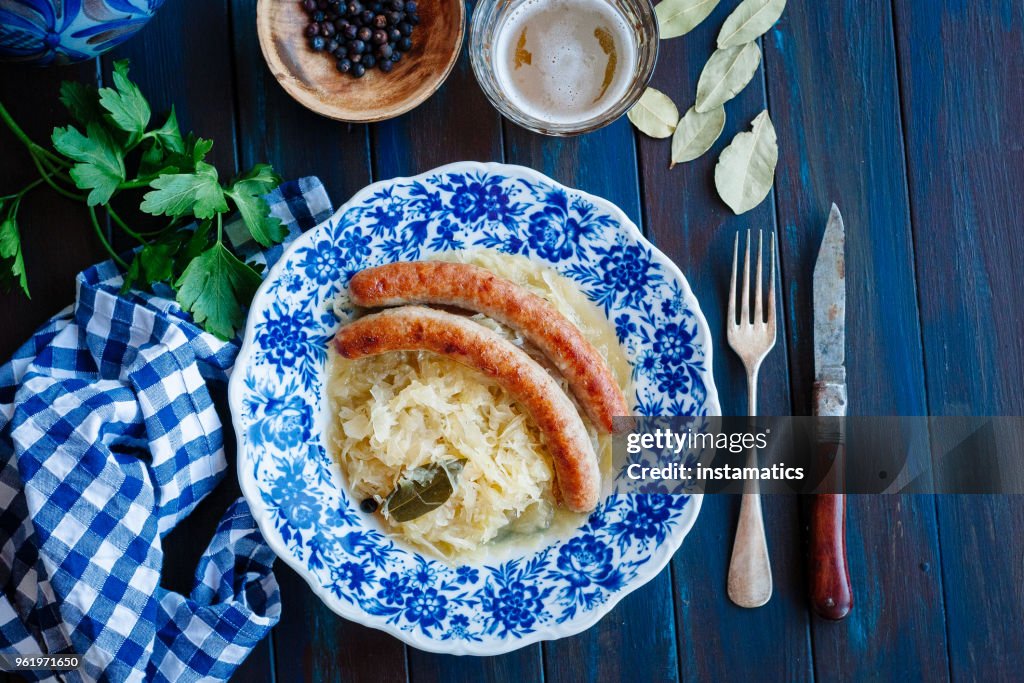 Bratwurst mit Sauerkraut