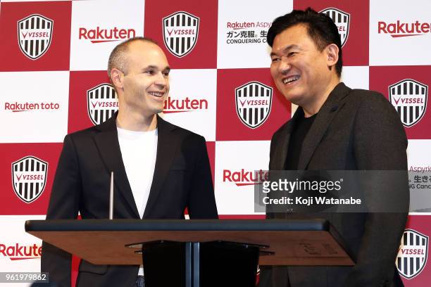 New Vissel Kobe player Andres Iniesta and Rakuten Inc. CEO Hiroshi Mikitani attend attends a press conference on May 24, 2018 in Tokyo, Japan.