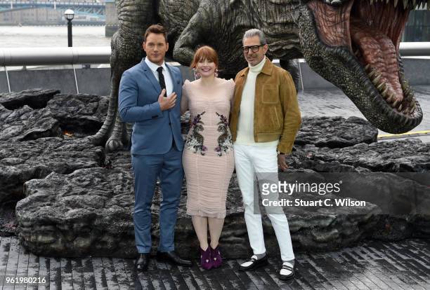 Bryce Dallas Howard, Chris Pratt and Jeff Goldblum attend the 'Jurassic World: Fallen Kingdom' photocall at London Bridge on May 24, 2018 in London,...