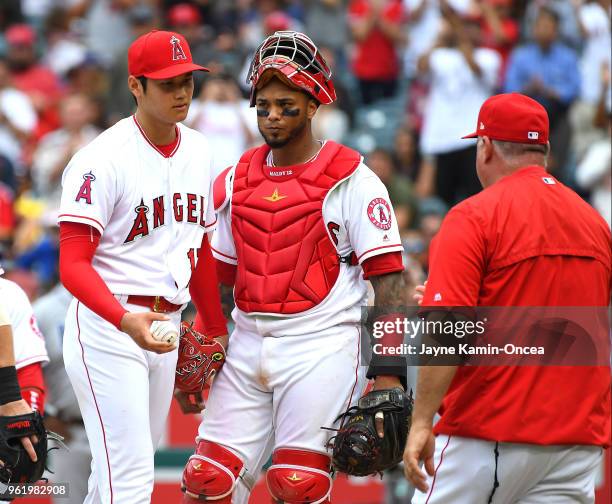 Martin Maldonado looks on as manager Mike Scioscia pulls starting pitcher Shohei Ohtani of the Los Angeles Angels of Anaheim in the eighth inning of...