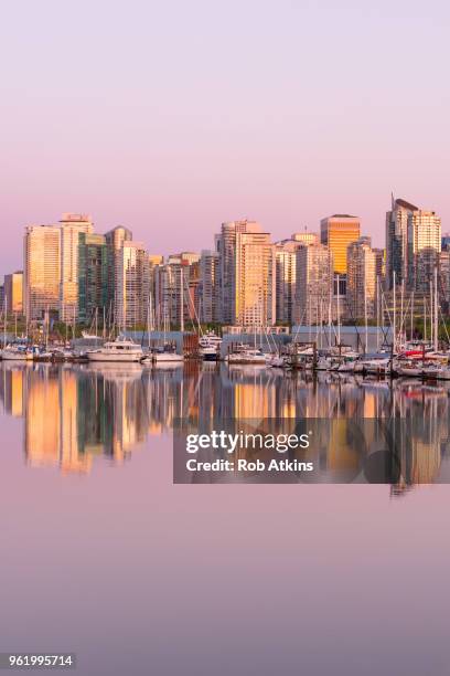 vancouver - puerto de coal fotografías e imágenes de stock