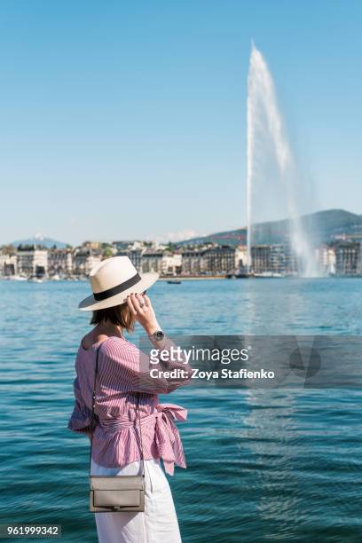 young woman in panama hat on geneva lake - ginevra foto e immagini stock