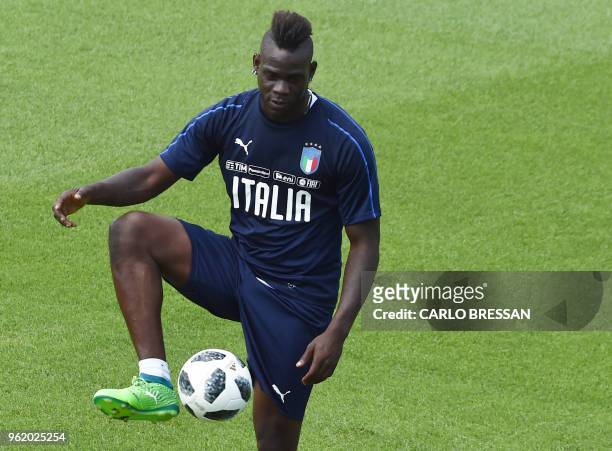 Italy's striker Mario Balotelli takes part in a training session on May 24, 2018 at Coverciano's training camp near Florence.