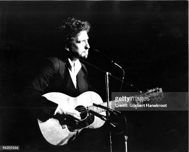 Bob Dylan performs live on stage with The Band at Madison Square Garden, New York as part of his 1974 Tour Of America on January 30 1974