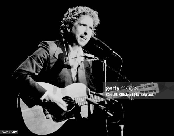 Bob Dylan performs live on stage with The Band at Madison Square Garden, New York as part of his 1974 Tour Of America on January 30 1974