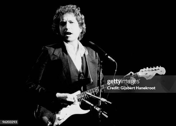 Bob Dylan performs live on stage with The Band at Madison Square Garden, New York as part of his 1974 Tour Of America on January 30 1974