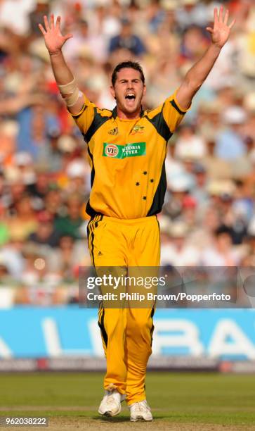 Shaun Tait of Australia appeals for a wicket during the 3rd NatWest Series One Day International between England and Australia at Old Trafford,...