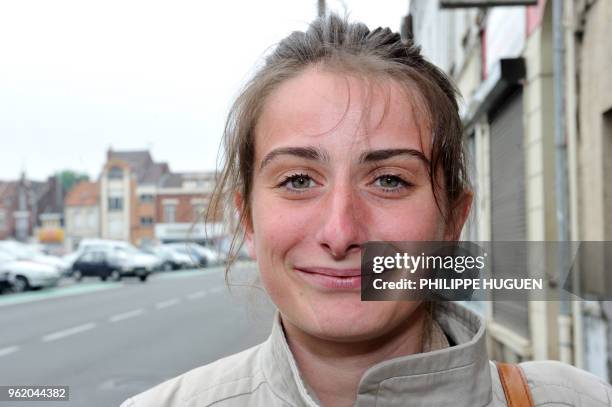 Marine Tondelier, candidate d'Europe Ecologie-Les Verts dans la 11 éme circonscription du Pas-de-Calais marche dans les rues de Hénin-Beaumont le 21...